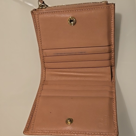 🎀 Pink GUCCI Microguccissima Bi-Fold Wallet - Picture 7 of 16